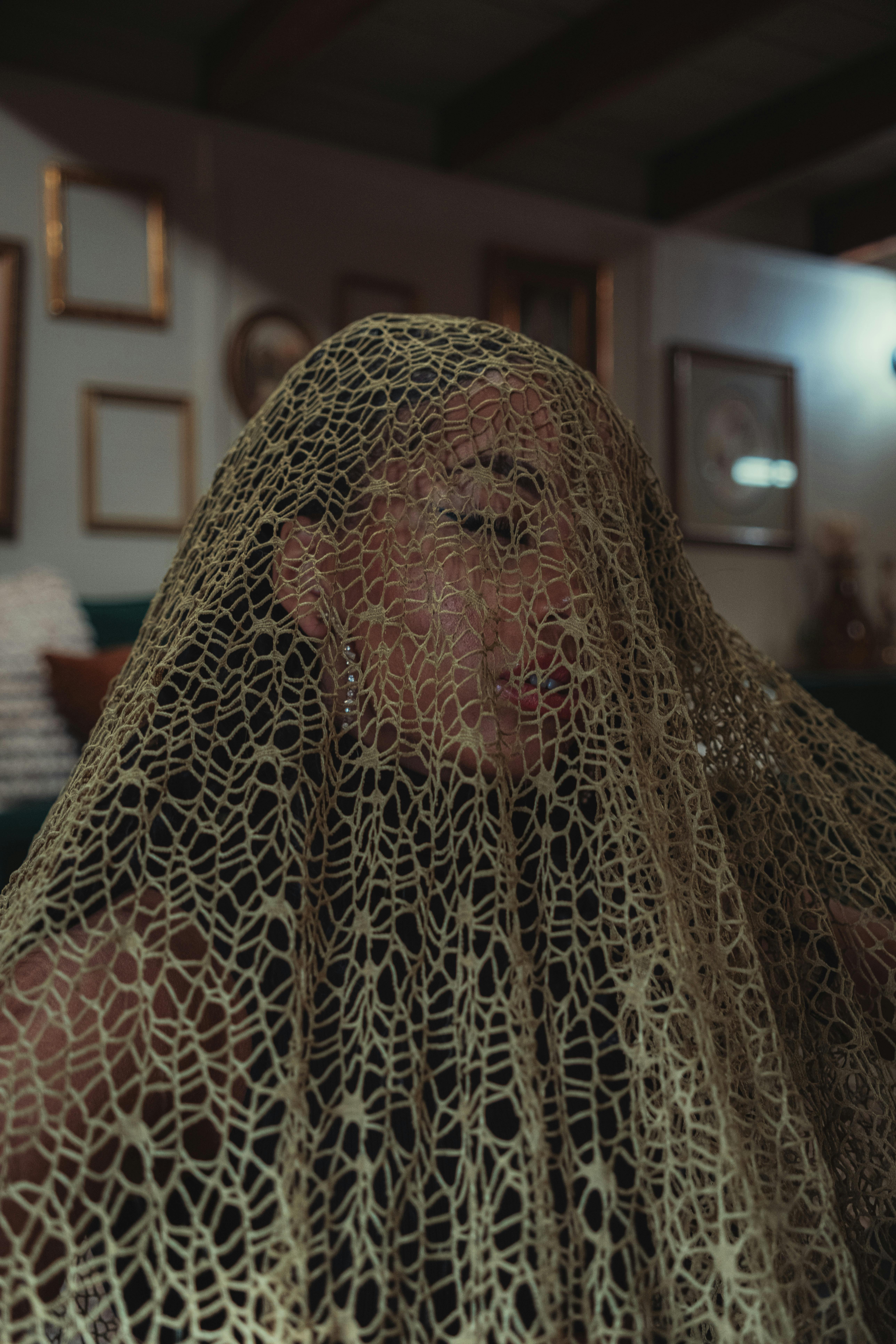 a woman with a veil on her head