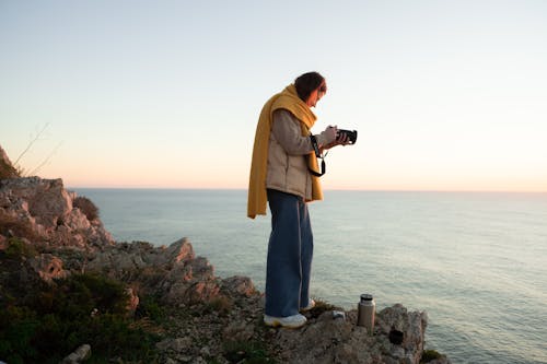 Fotobanka s bezplatnými fotkami na tému držanie, DSLR, fotenie