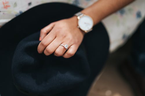 Ingyenes stockfotó eljegyzési gyűrű, gyémánt gyűrű, kéz témában