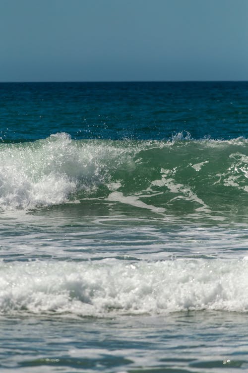 Foto profissional grátis de borrifar, corpo d'água, litoral