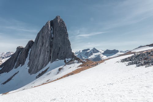 Foto d'estoc gratuïta de cel blau, hivern, muntanyes de roca