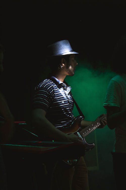 Gratis stockfoto met band, gitaar, gitaar spelen