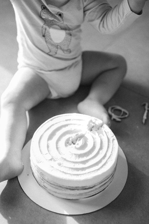 Free A joyful black and white photo of a baby celebrating with a birthday cake. Stock Photo