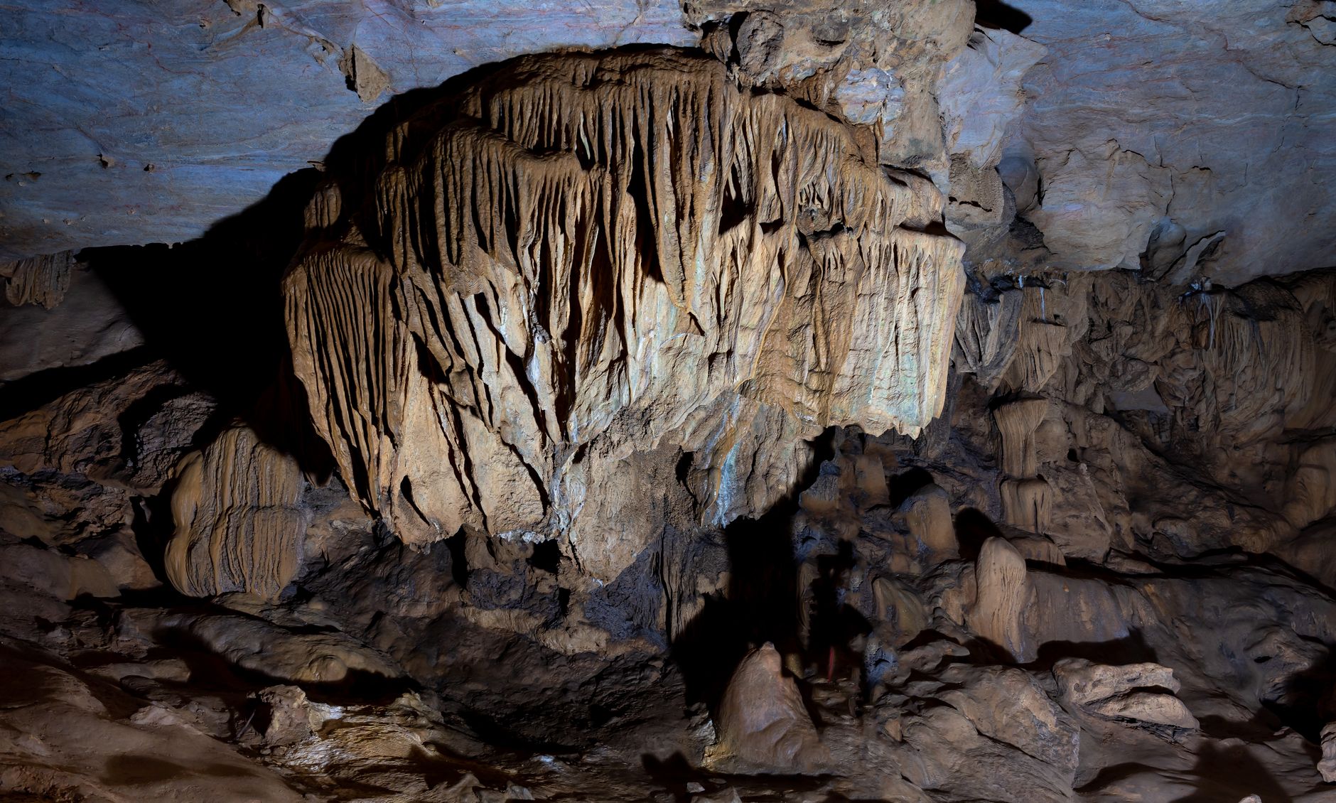 Explore the mesmerizing rock formations in this beautifully eroded natural cave setting.