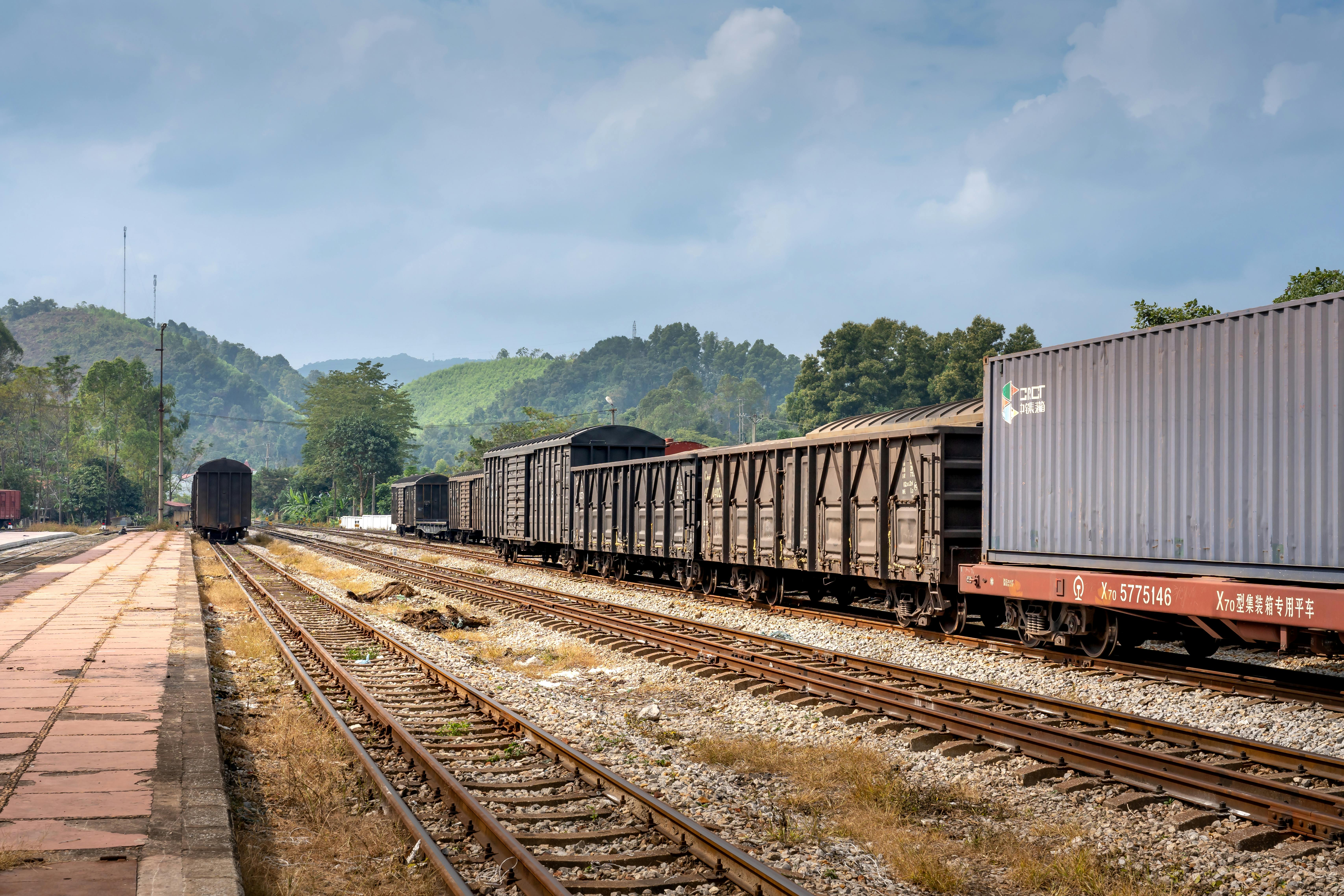 pexels photo 14776383 Tối ưu Hóa Quá Trình Giao Nhận Hàng Quốc Tế Với CFS (Container Freight Station) – Giải Pháp Vận Chuyển Hiện Đại 1 Tối ƭu Hóa Quá Trình Giao Nhận Hàng Quốc Tế Với CFS (Container Freight Station) – Giải Pháp Vận Chuyển Hiện Đại
