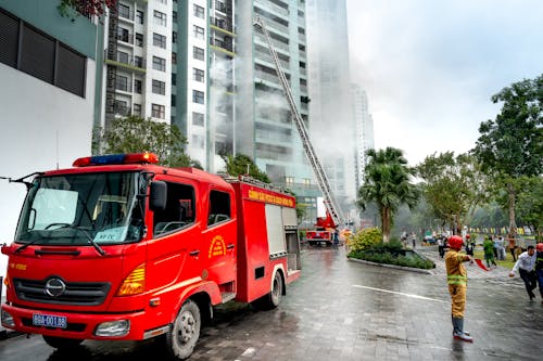 Základová fotografie zdarma na téma akce, hasiči, hasičské vozy
