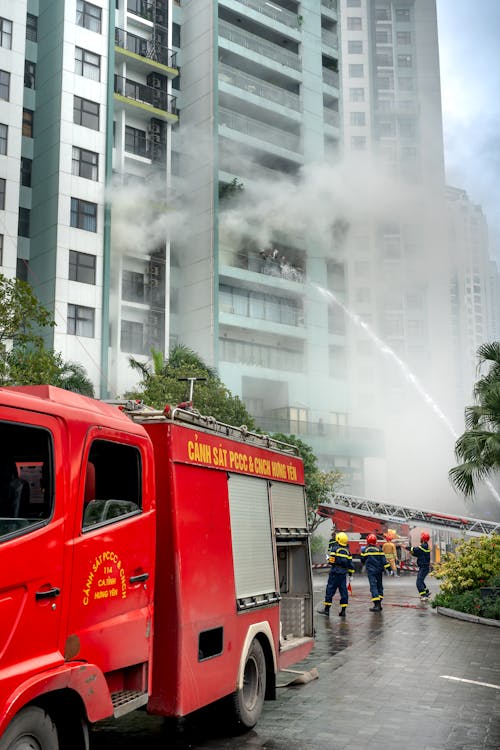 Immagine gratuita di autopompe, calamità, edificio residenziale