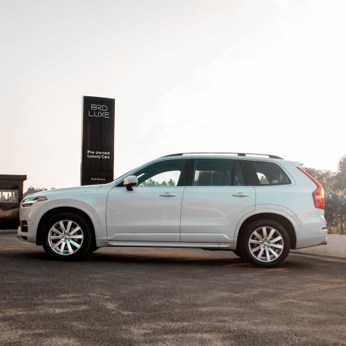 Free Side view of a luxury white SUV showcased at BRD Luxe pre-owned cars. Elegant and modern design. Stock Photo