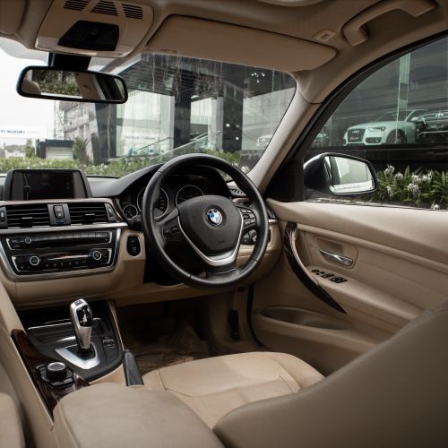Free Elegant car interior featuring a modern dashboard and steering wheel, exuding luxury and comfort. Stock Photo