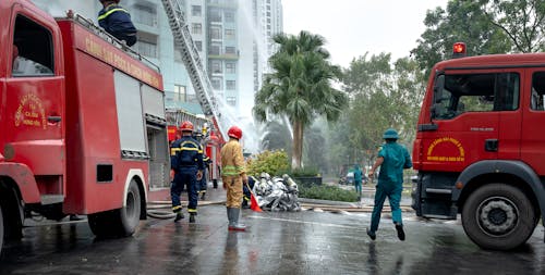 Immagine gratuita di autopompe, azione, edificio residenziale