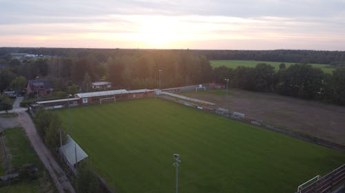 Základová fotografie zdarma na téma fotbalové hřiště, zlatý západ slunce