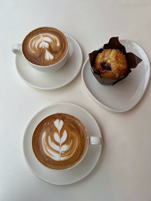 Kahve, yaban mersinli muffin'ler içeren Ücretsiz stok fotoğraf