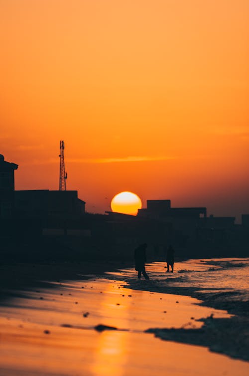 Free A Scenic Sunset at a Beach Stock Photo