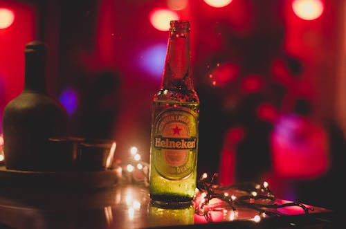 Gratis arkivbilde med alkohol, bokeh, bord