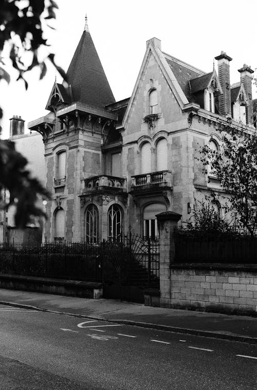 Photos gratuites de bâtiment en béton, échelle des gris, église