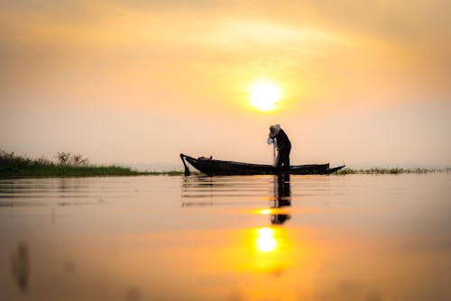 Безкоштовне стокове фото на тему «Захід сонця, золота година, рибалки» стокове фото