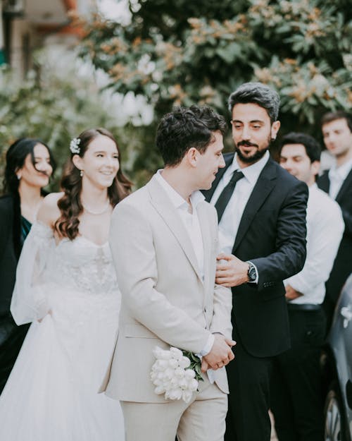 Foto profissional grátis de alegre, amor, andando