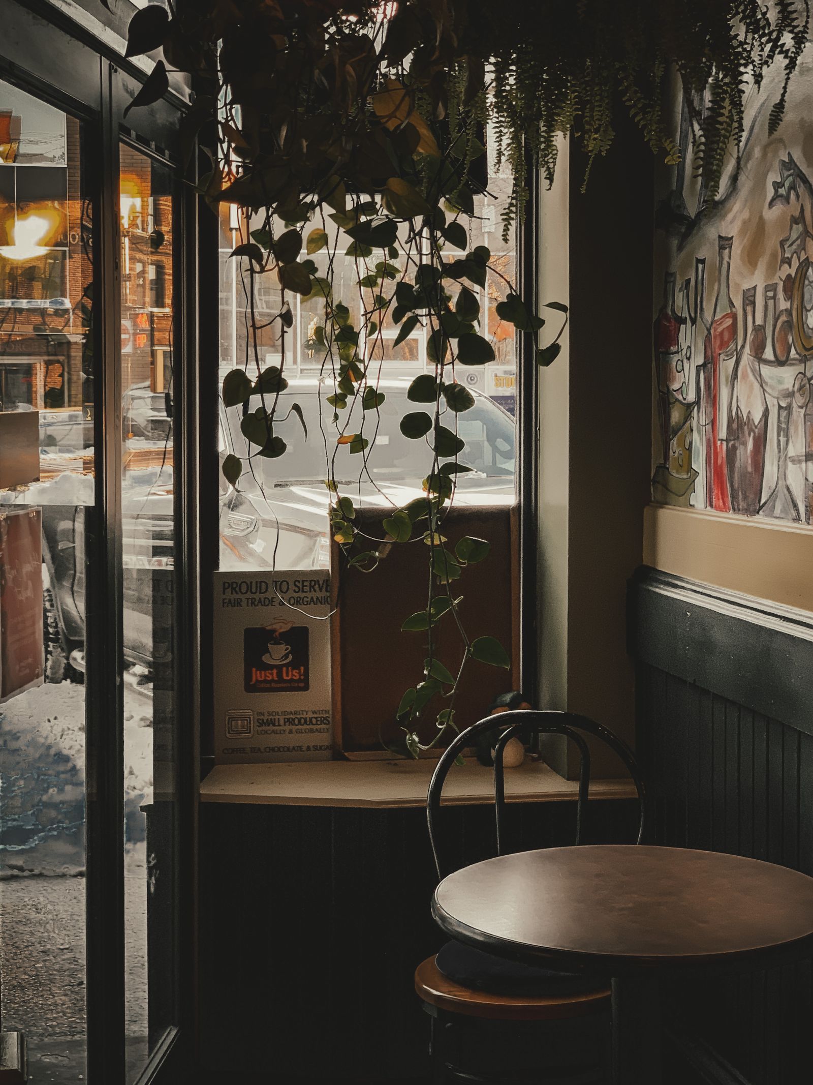 Best Cafes in Ottawa for Studying (With WiFi & Outlets): 12 Top Spots Students Love