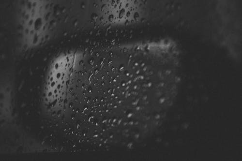 Gratis lagerfoto af bilvindue, efter regn, overvejelse