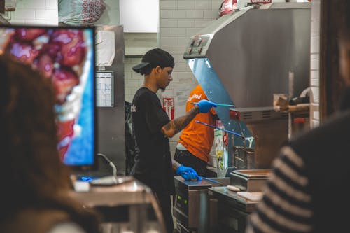 Kostenloses Stock Foto zu arbeiter, entschlossen, fast food