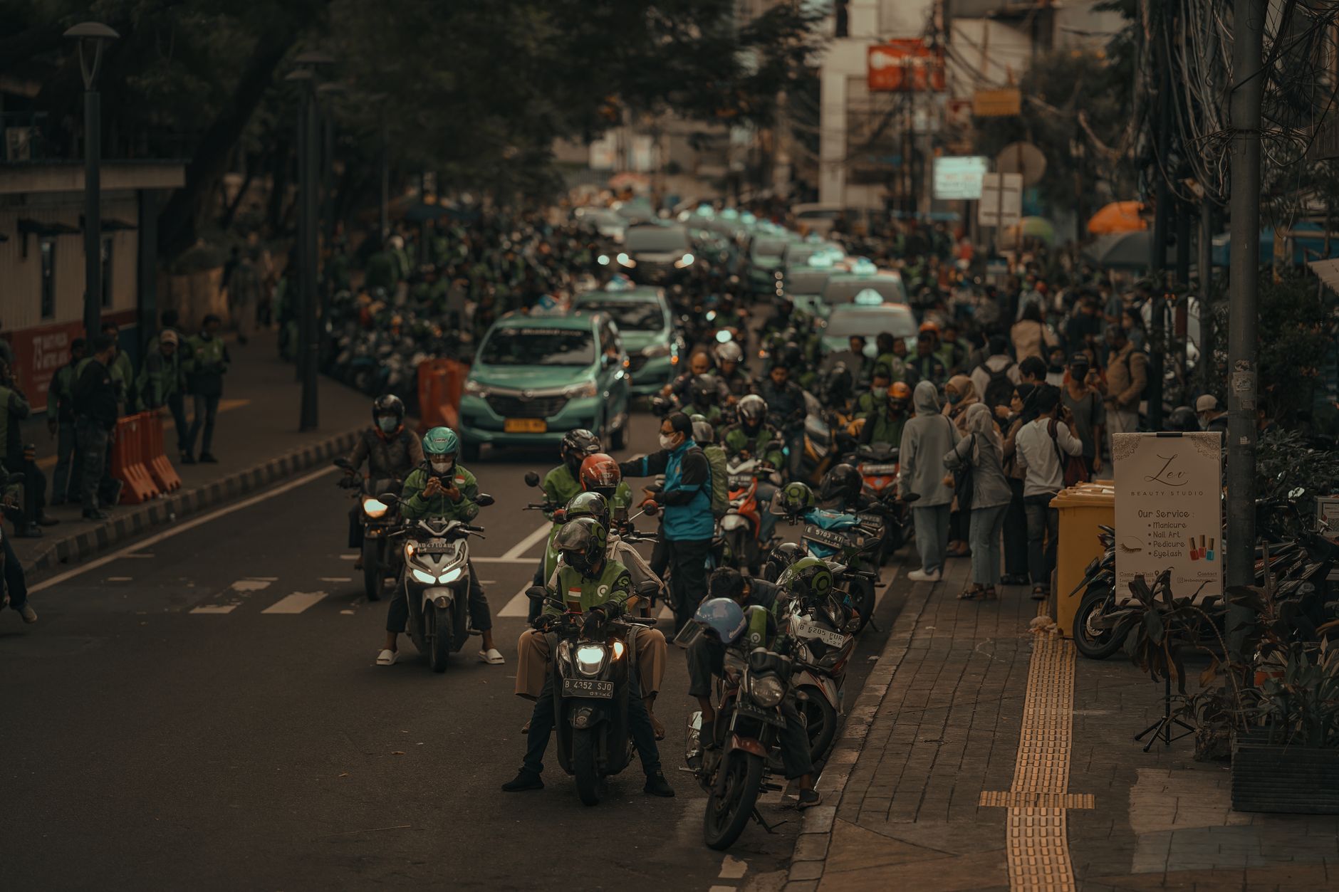 Tolak Status UMKM, Ratusan Pengemudi Ojek Online Gelar Aksi di Gedung DPR