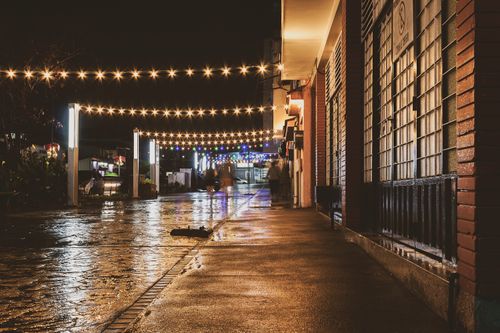 Free Discover the illuminated urban charm of Mérida with rainy streets and festive lights. Stock Photo