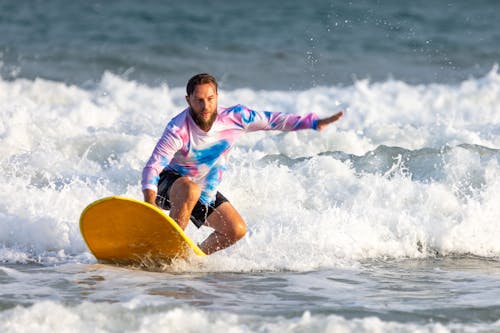 Photos gratuites de faire du surf, homme barbu, individu