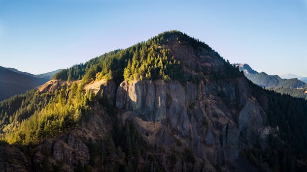 Majestic mountain landscape near Stevenson, WA under a clear blue sky.
