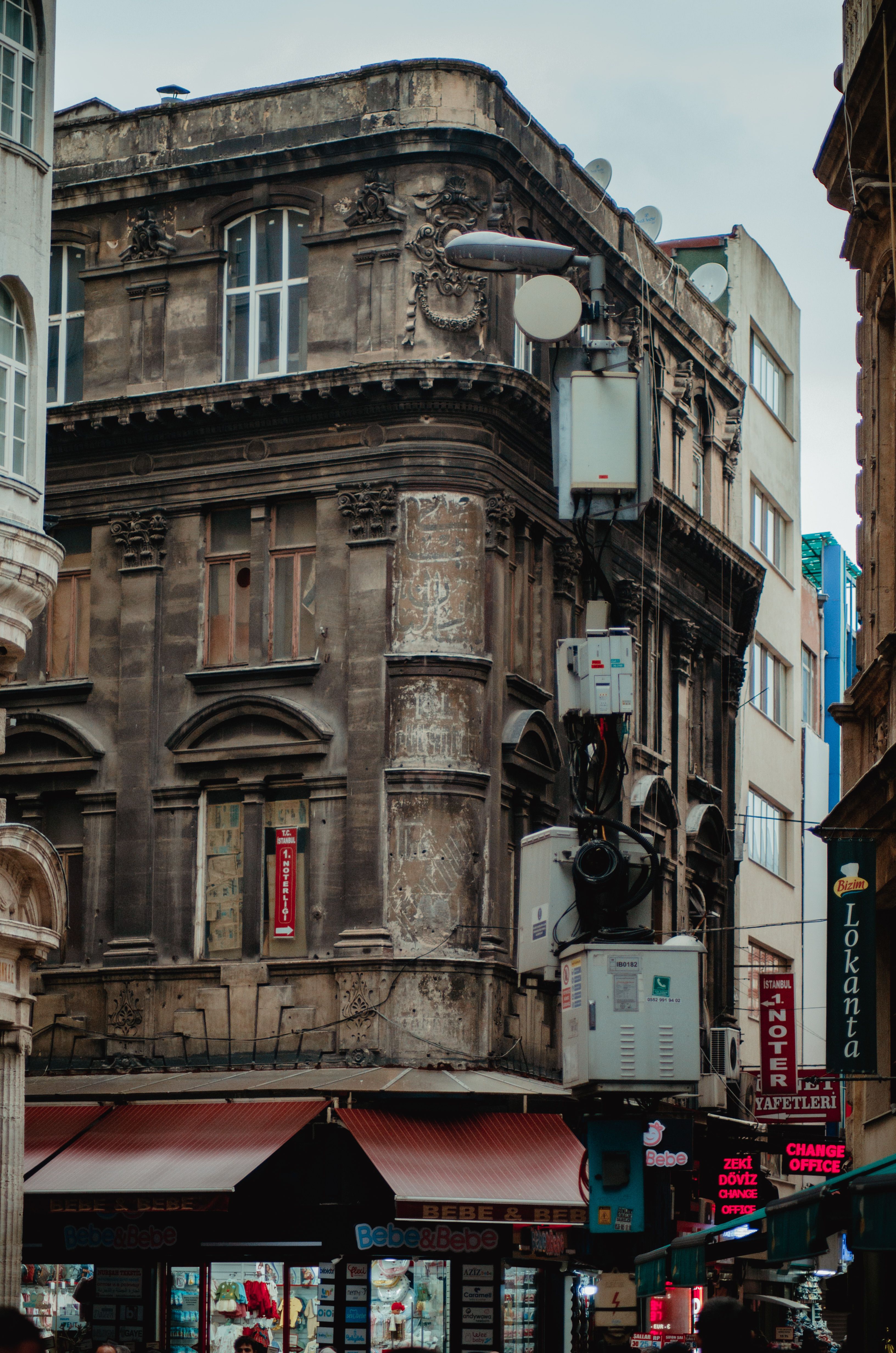 View of a Building Exterior · Free Stock Photo