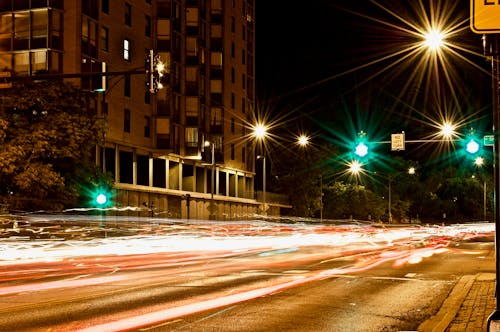 Yolda Arabaların Hızlandırılmış Fotoğrafçılığı