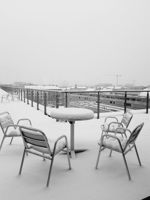 Photos gratuites de balcon, balcons, chaises