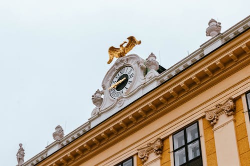 Gratis stockfoto met architectuur, buitenkant van het gebouw, klok