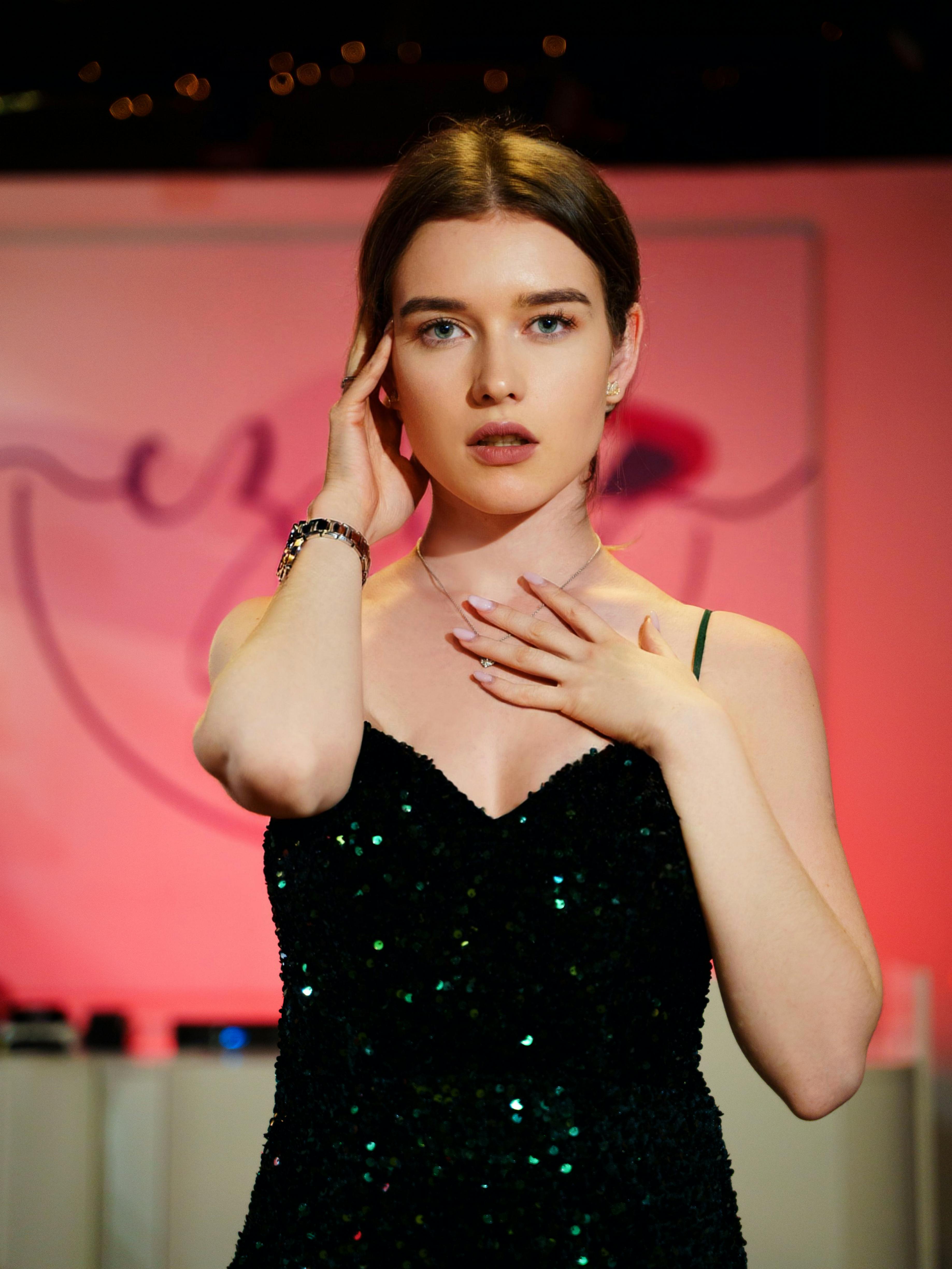 What dress size is Khloe Kardashian?