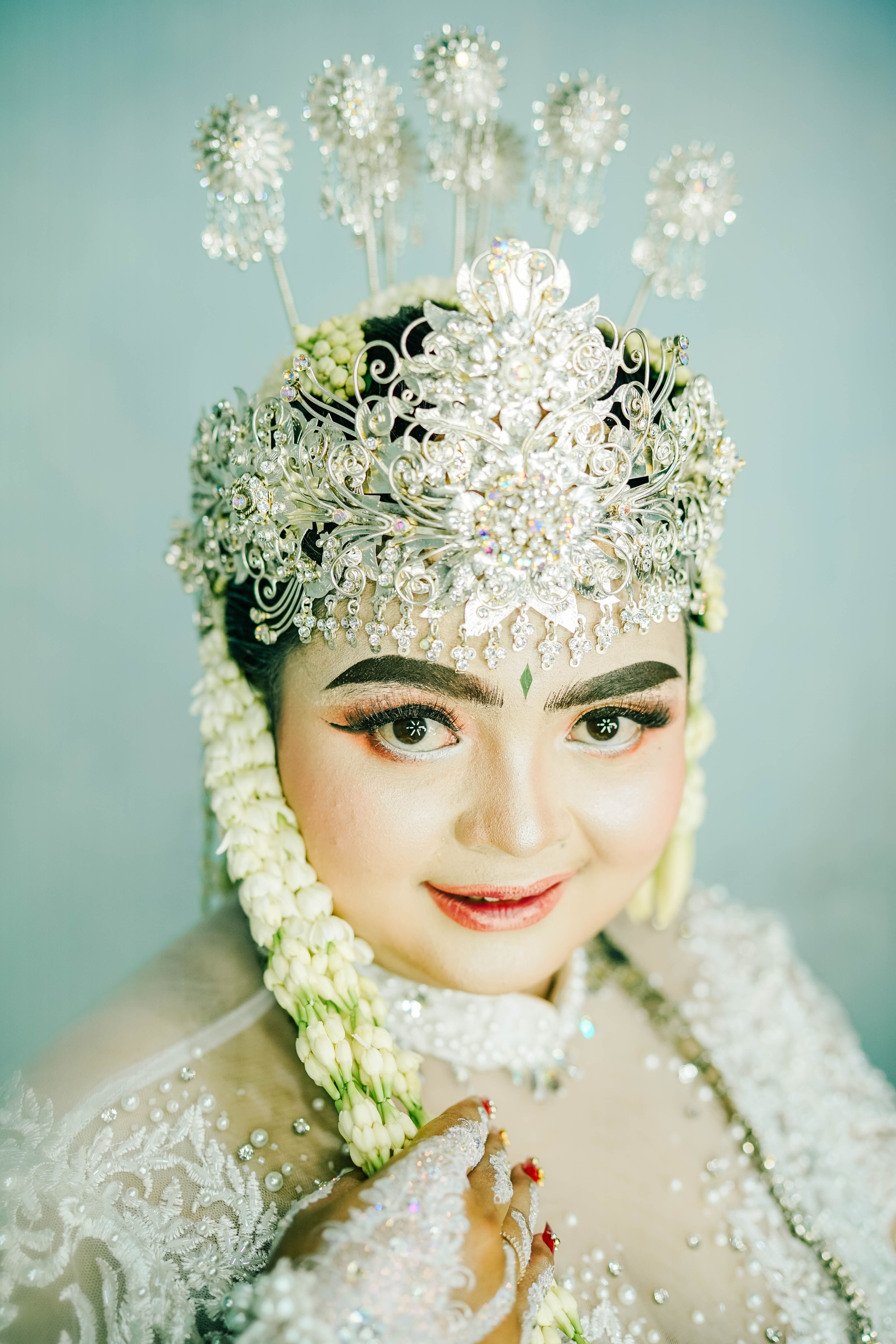 Stunning portrait of a bride in intricate traditional attire and exquisite jewelry.