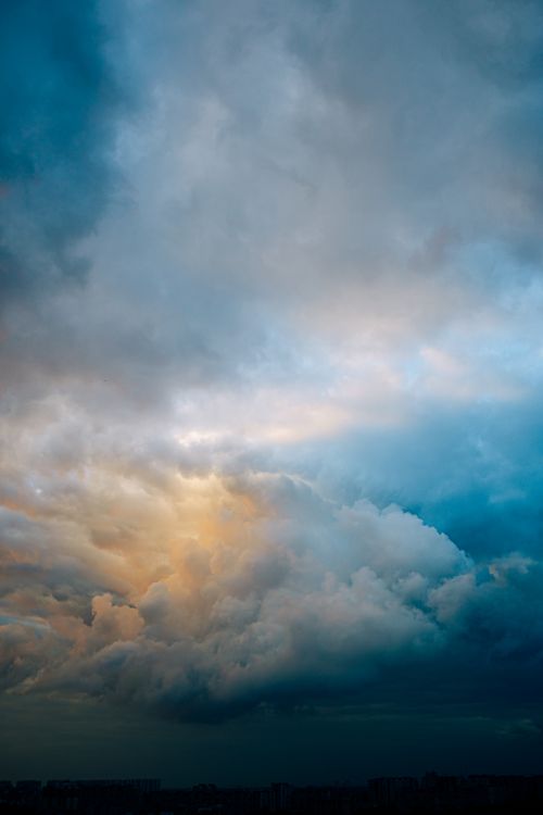 Free Capture of a magnificent cloudscape over Saint Petersburg, showcasing a dynamic sky with vibrant colors and looming clouds. Stock Photo
