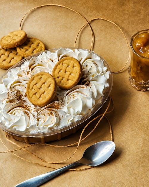 Kostenloses Stock Foto zu braunem hintergrund, cookies, dessert