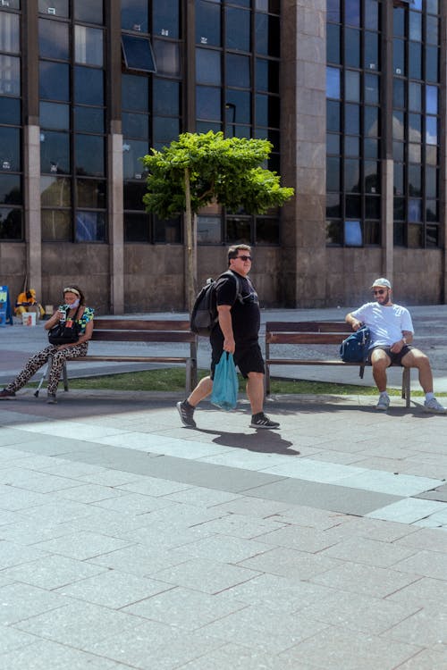 Δωρεάν στοκ φωτογραφιών με Άνθρωποι, αστικός, κατακόρυφη λήψη