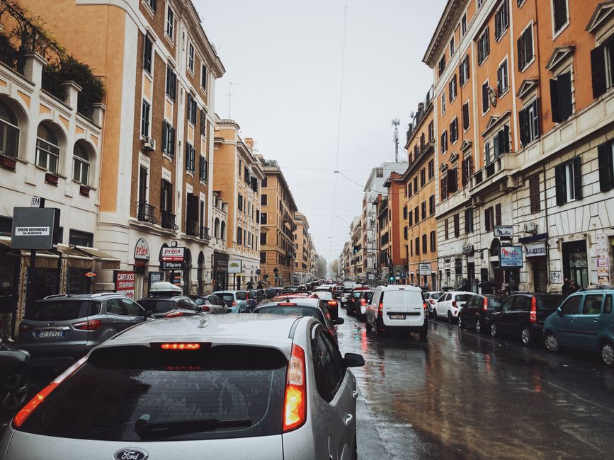 Best Fast Car Charger for Rome Commuters Who Are Tired of Dead Batteries in Traffic