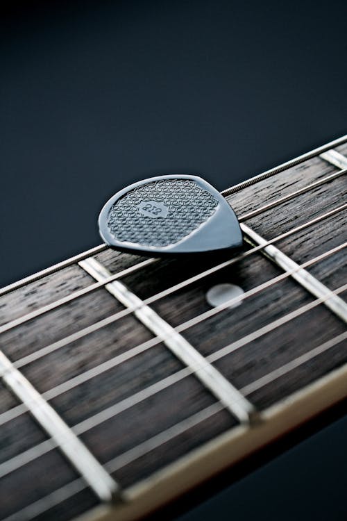 無料 ギター, プレクトラム, 垂直ショットの無料の写真素材 写真素材