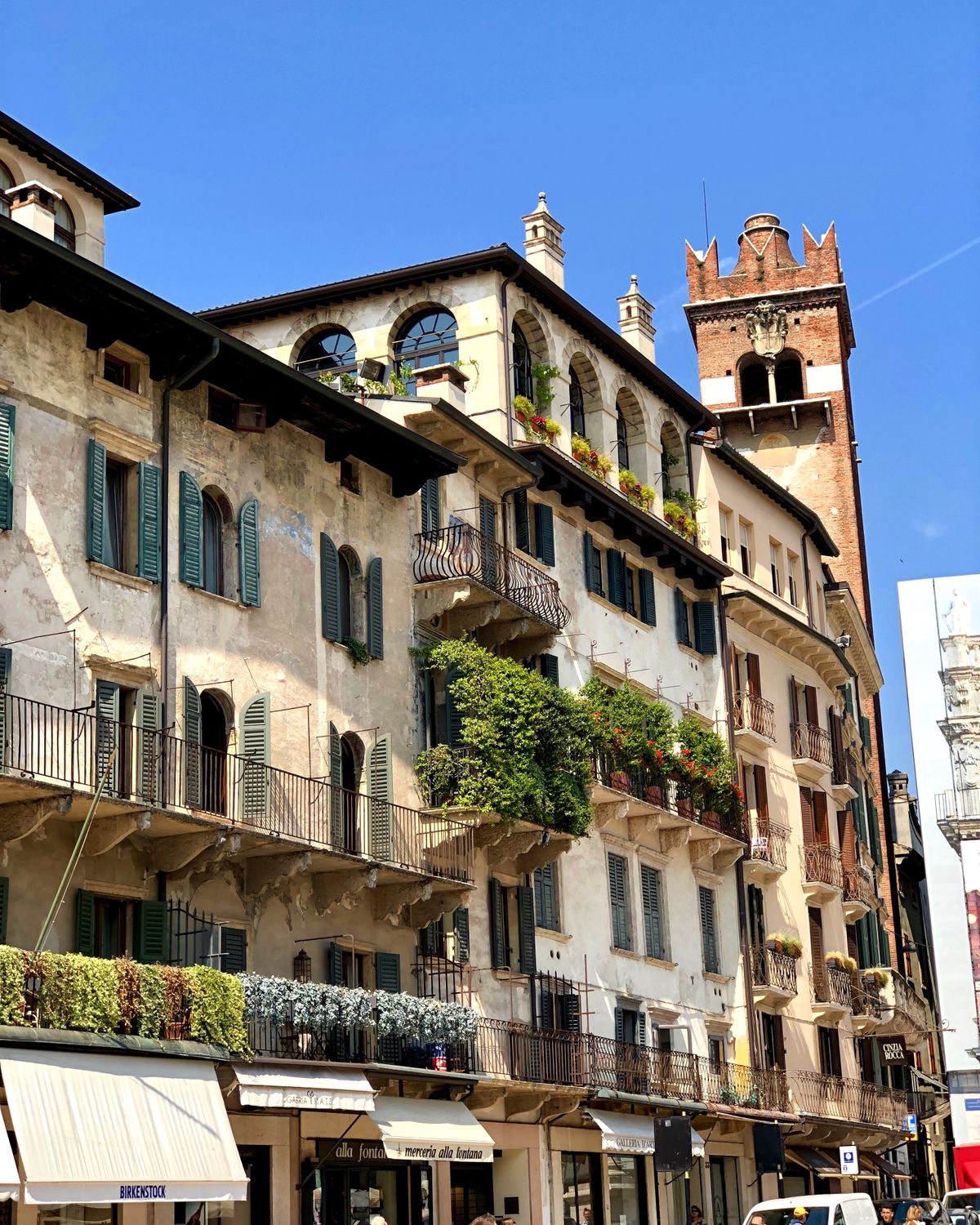Unde te cazezi în Verona - San Zeno, clădiri tradiționale cu balcoane verzi