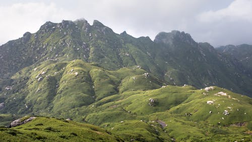 Безкоштовне стокове фото на тему «зелені гори, краєвид, мальовничий вид»