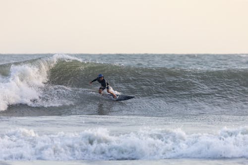 Photos gratuites de faire du surf, faire signe, homme