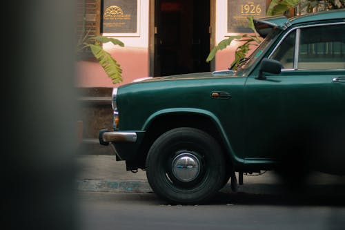 Foto profissional grátis de automóvel, carro antigo, carro verde