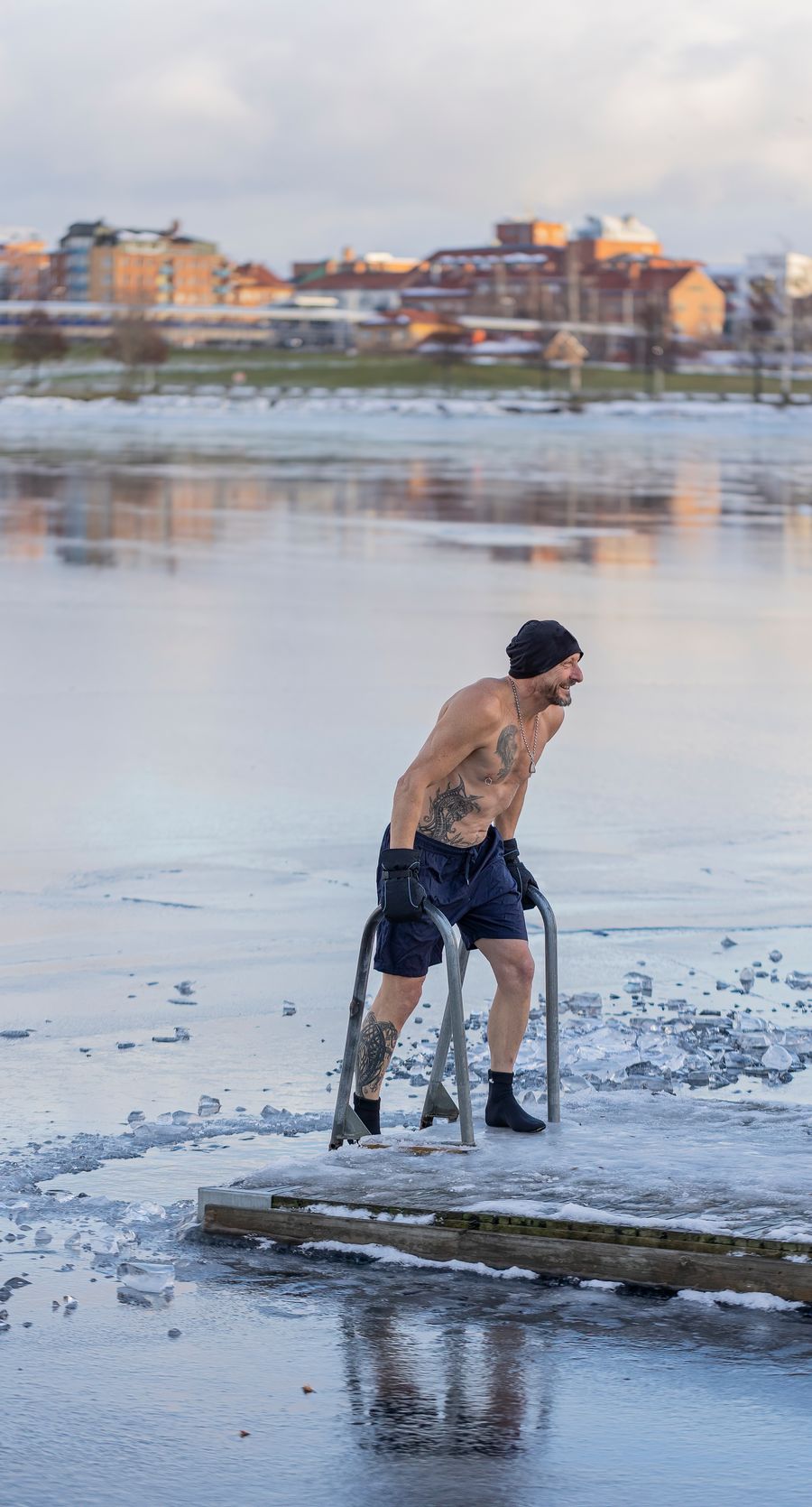 A swimmer climbing out of an icy lake at dusk. Photo by Olavi Anttila on Pexels
