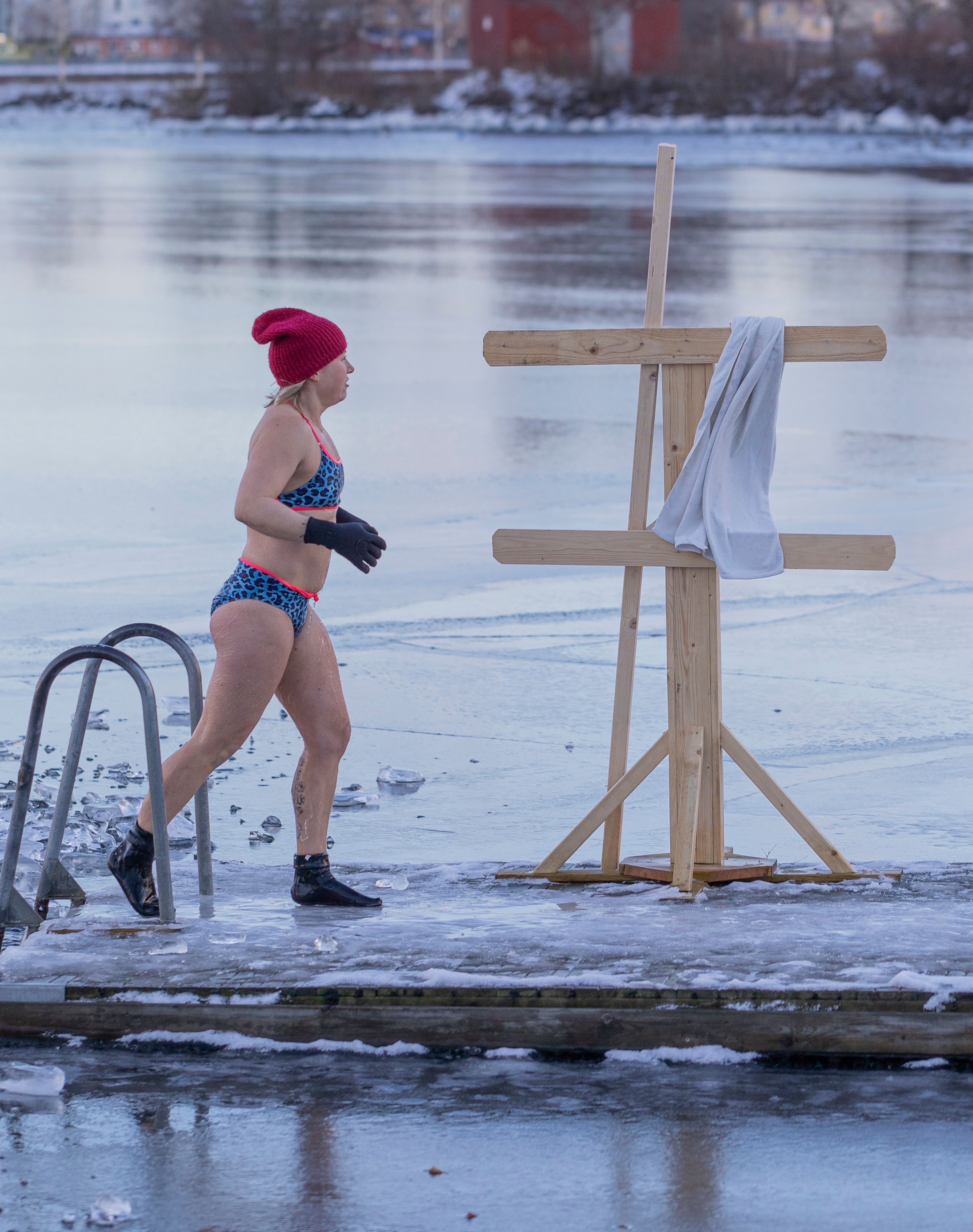 5. Cold Plunge vs. Active Recovery: What to Choose After Leg Day
