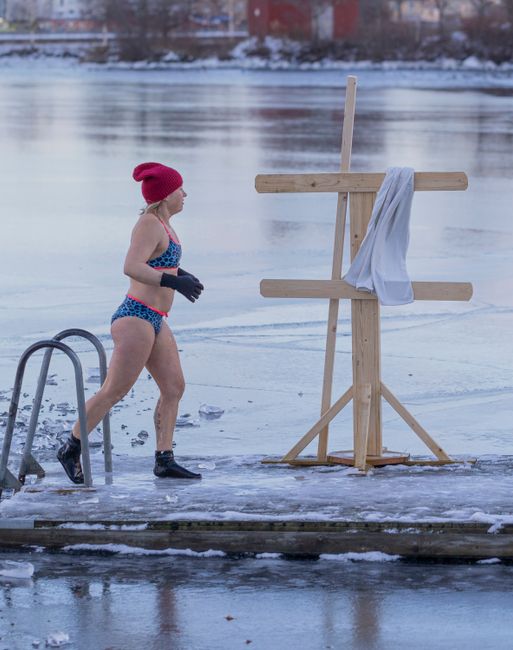 5. Cold Plunge vs. Active Recovery: What to Choose After Leg Day