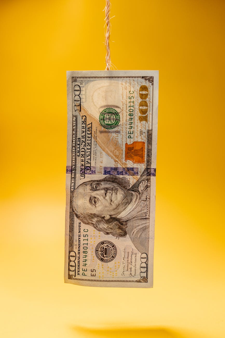 Americká ropa preskočila 100 USD za barel, konflikt s Iránom nemá konca