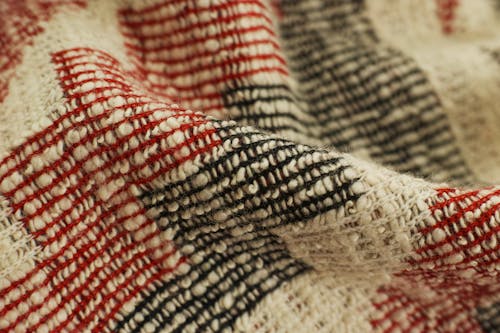 Weißes, Schwarzes Und Rotes Textil