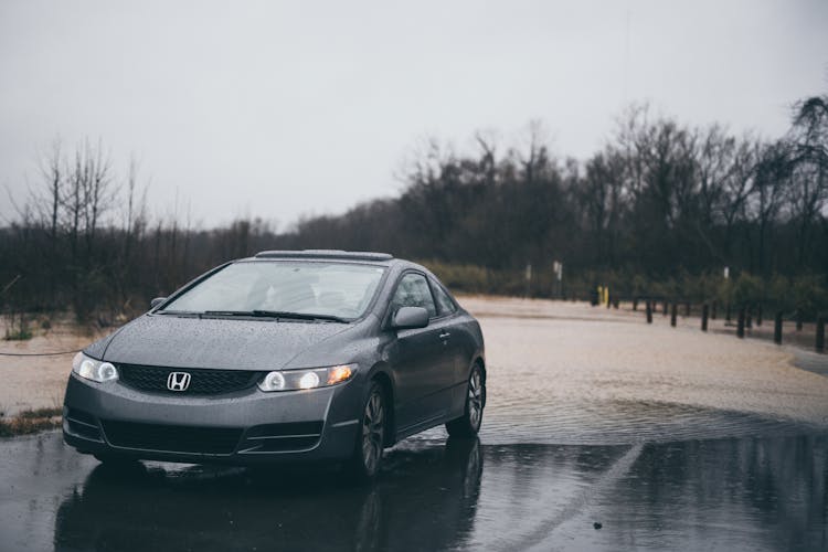 2011 Honda Civic In Rain 