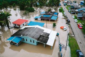 Severe flooding persists in East as new storms loom